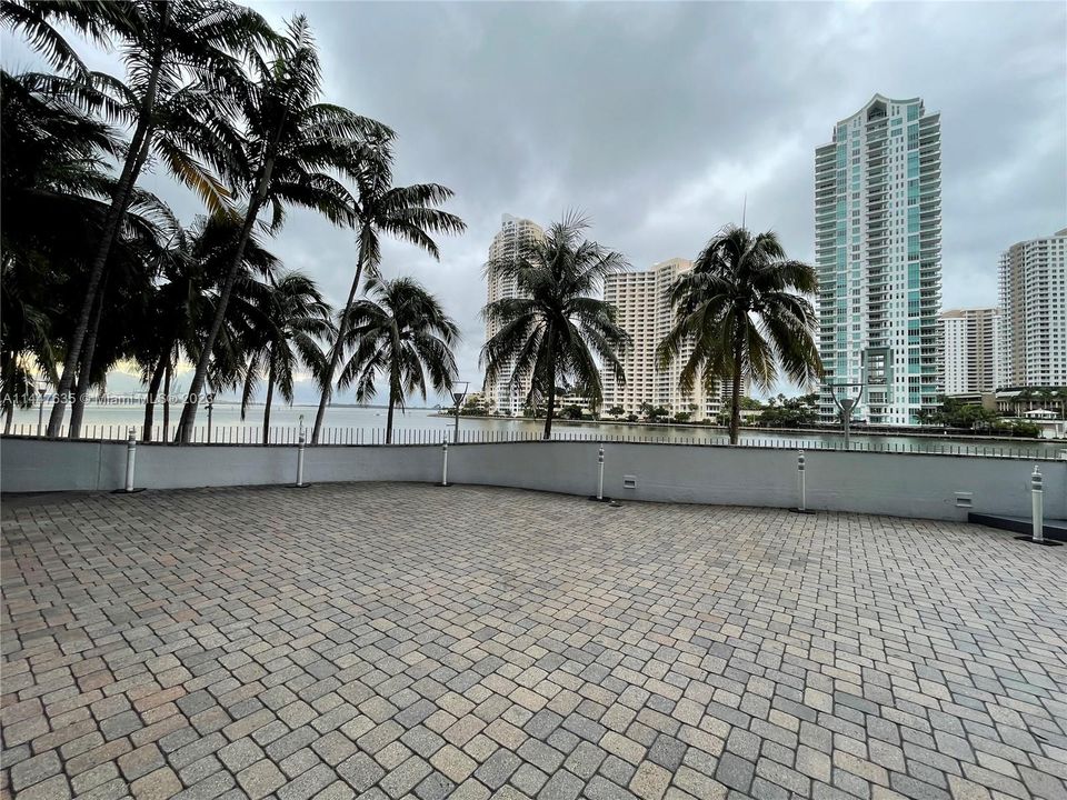 Recently Rented: $2,550 (1 beds, 1 baths, 846 Square Feet)