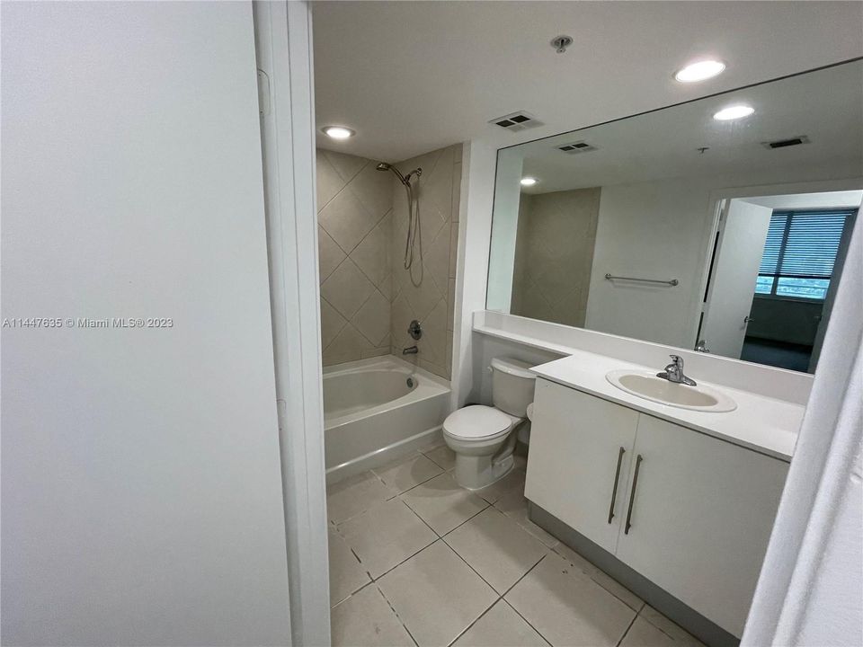 Recently Rented: $2,550 (1 beds, 1 baths, 846 Square Feet)