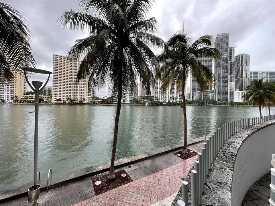 Recently Rented: $2,550 (1 beds, 1 baths, 846 Square Feet)