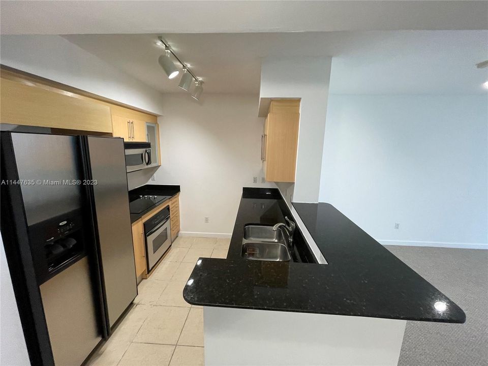 Recently Rented: $2,550 (1 beds, 1 baths, 846 Square Feet)