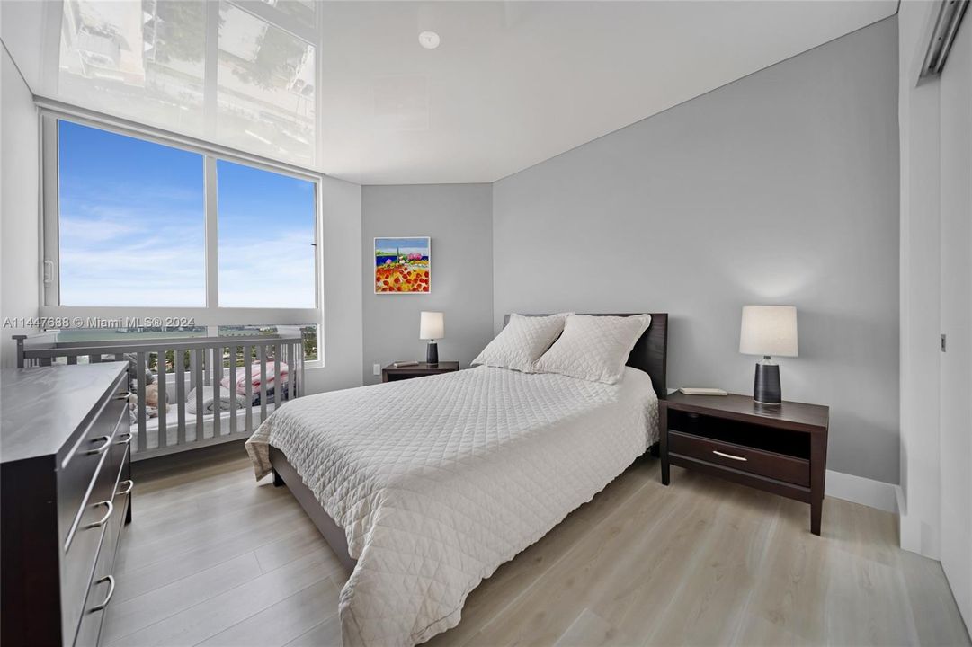 Recently Sold: $2,095,000 (2 beds, 2 baths, 1322 Square Feet)