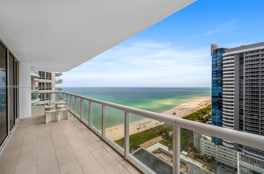 Recently Sold: $2,095,000 (2 beds, 2 baths, 1322 Square Feet)