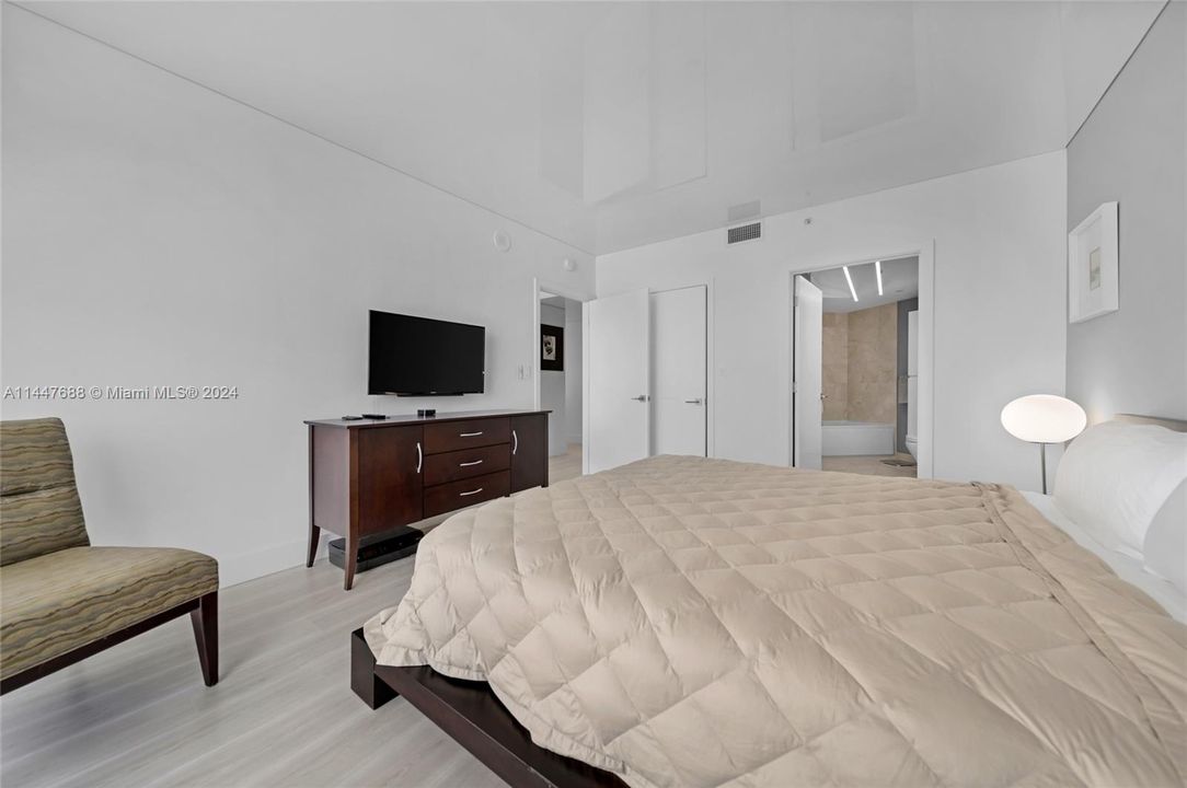 Recently Sold: $2,095,000 (2 beds, 2 baths, 1322 Square Feet)