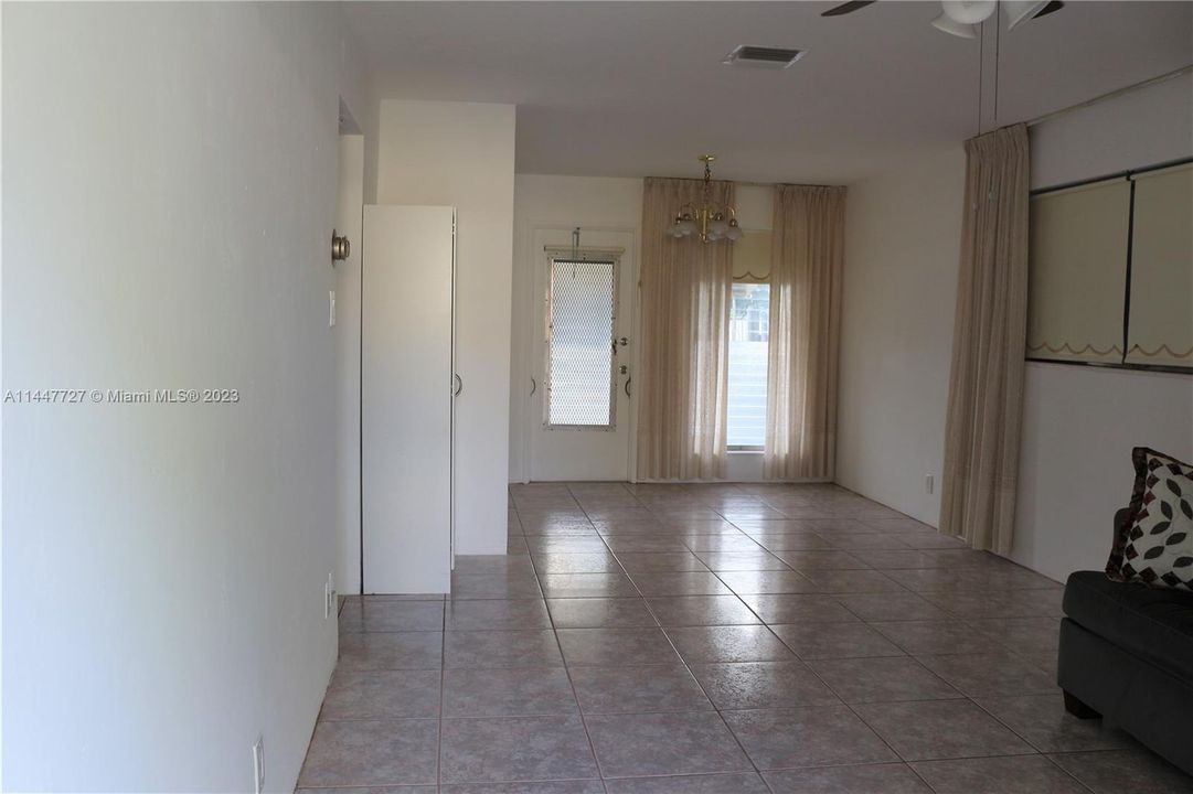 Recently Sold: $160,000 (2 beds, 1 baths, 746 Square Feet)