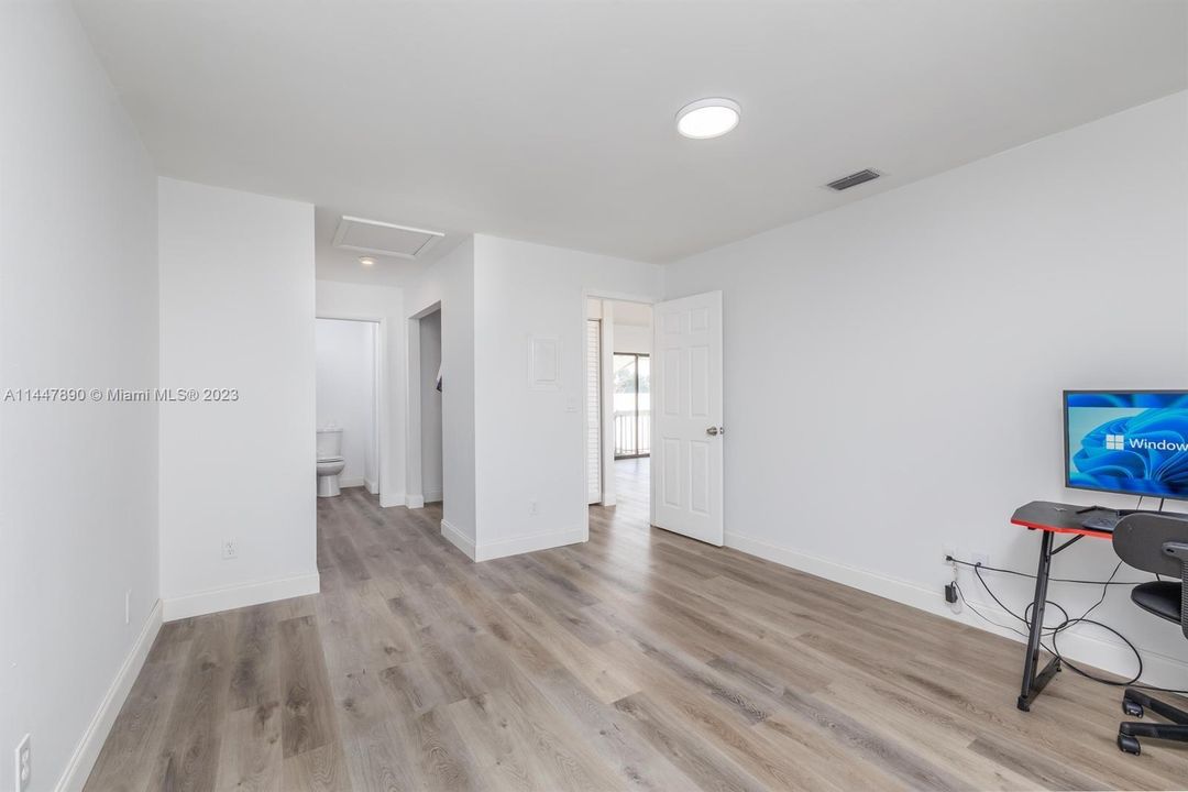 Recently Sold: $189,800 (1 beds, 1 baths, 746 Square Feet)