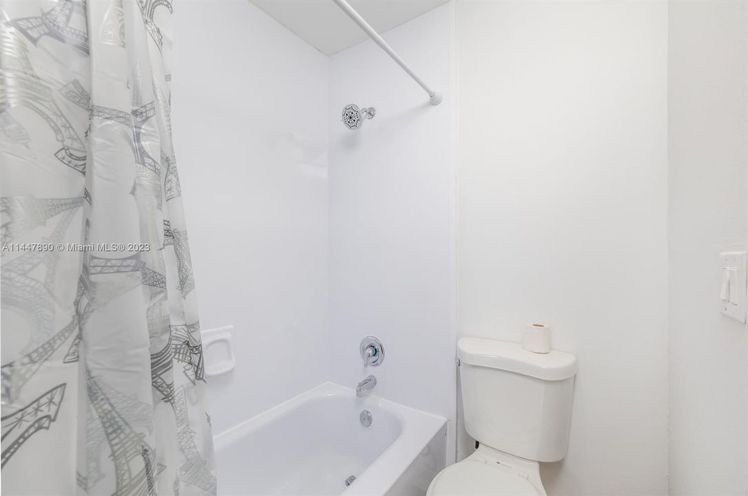 Recently Sold: $189,800 (1 beds, 1 baths, 746 Square Feet)