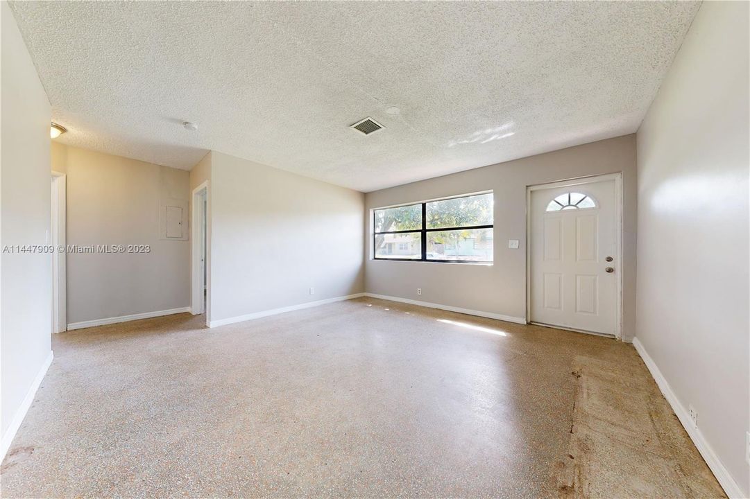 Recently Sold: $419,900 (4 beds, 2 baths, 1848 Square Feet)