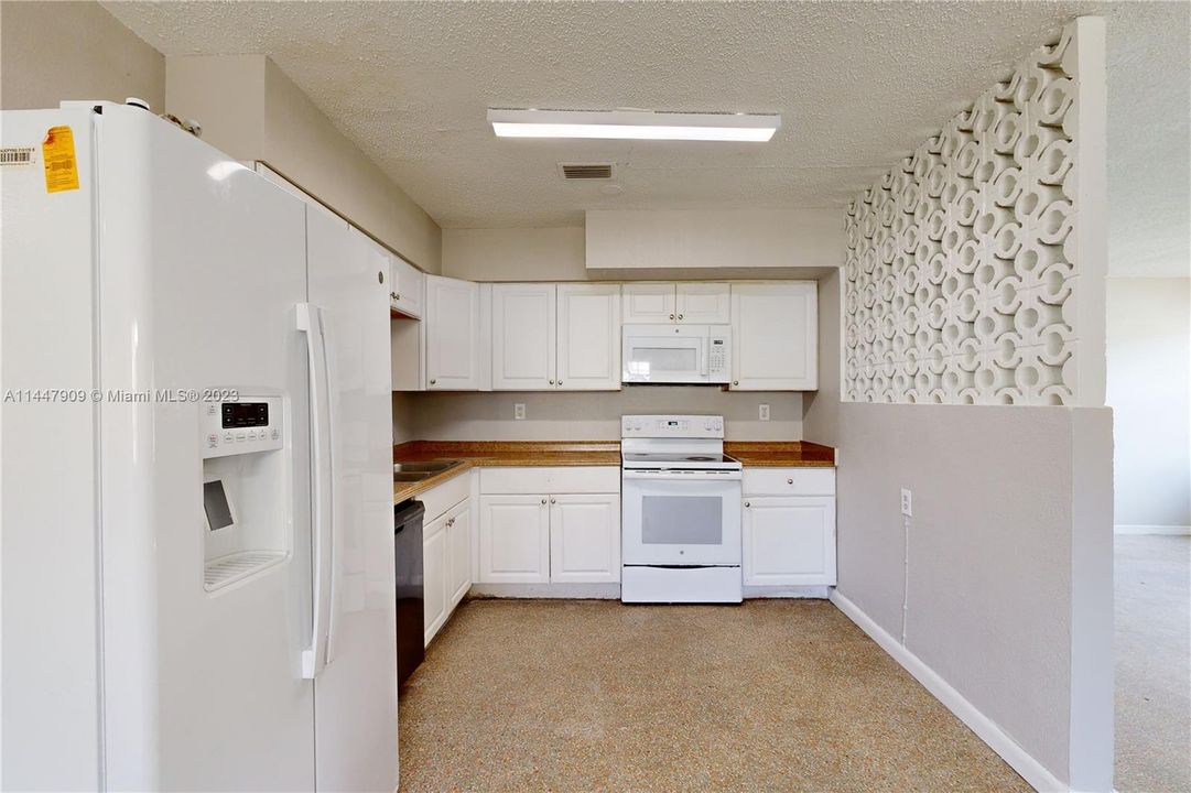 Recently Sold: $419,900 (4 beds, 2 baths, 1848 Square Feet)