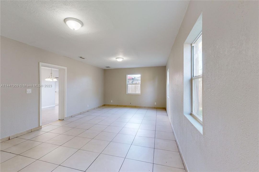 Recently Sold: $419,900 (4 beds, 2 baths, 1848 Square Feet)