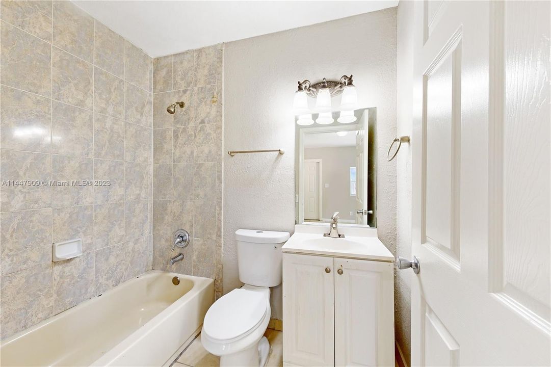 Recently Sold: $419,900 (4 beds, 2 baths, 1848 Square Feet)