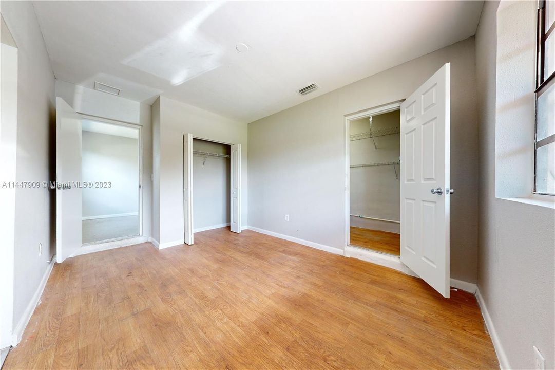 Recently Sold: $419,900 (4 beds, 2 baths, 1848 Square Feet)