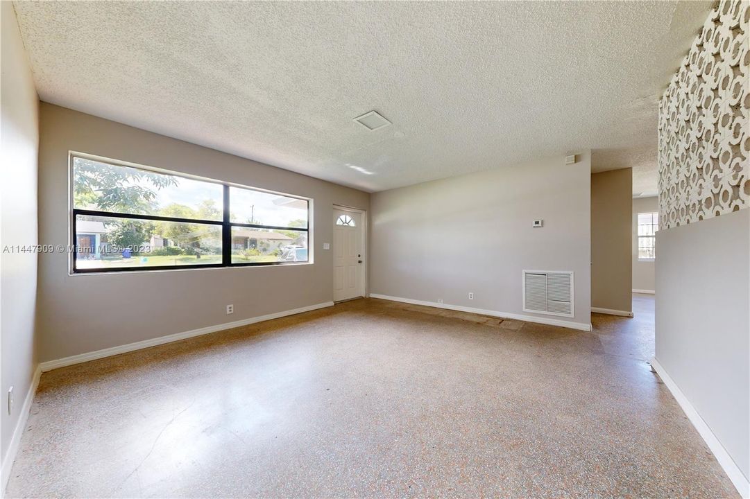 Recently Sold: $419,900 (4 beds, 2 baths, 1848 Square Feet)