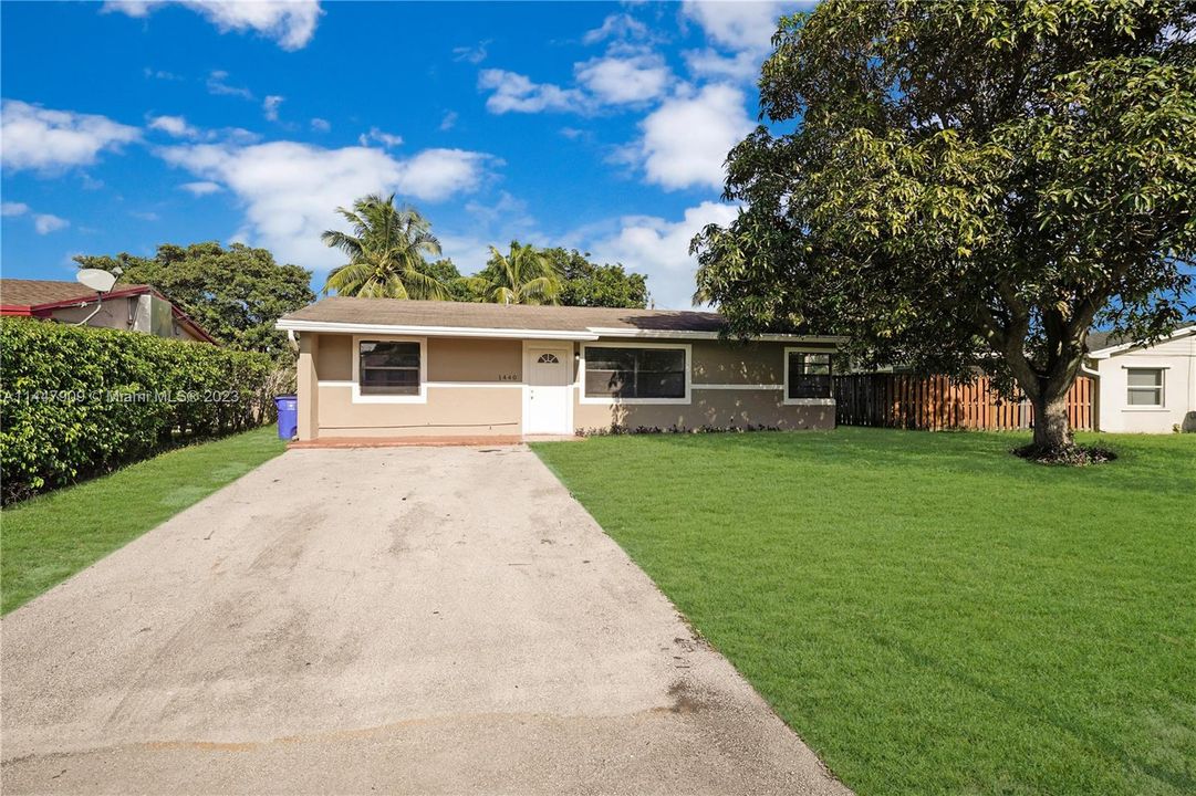 Recently Sold: $419,900 (4 beds, 2 baths, 1848 Square Feet)