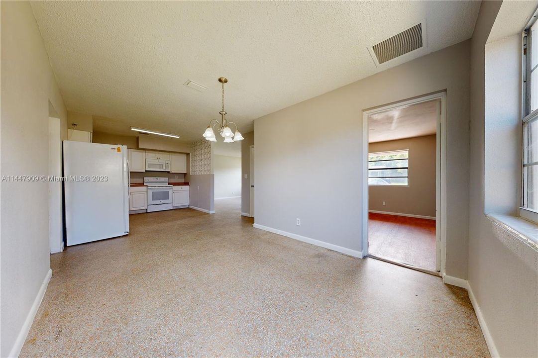 Recently Sold: $419,900 (4 beds, 2 baths, 1848 Square Feet)