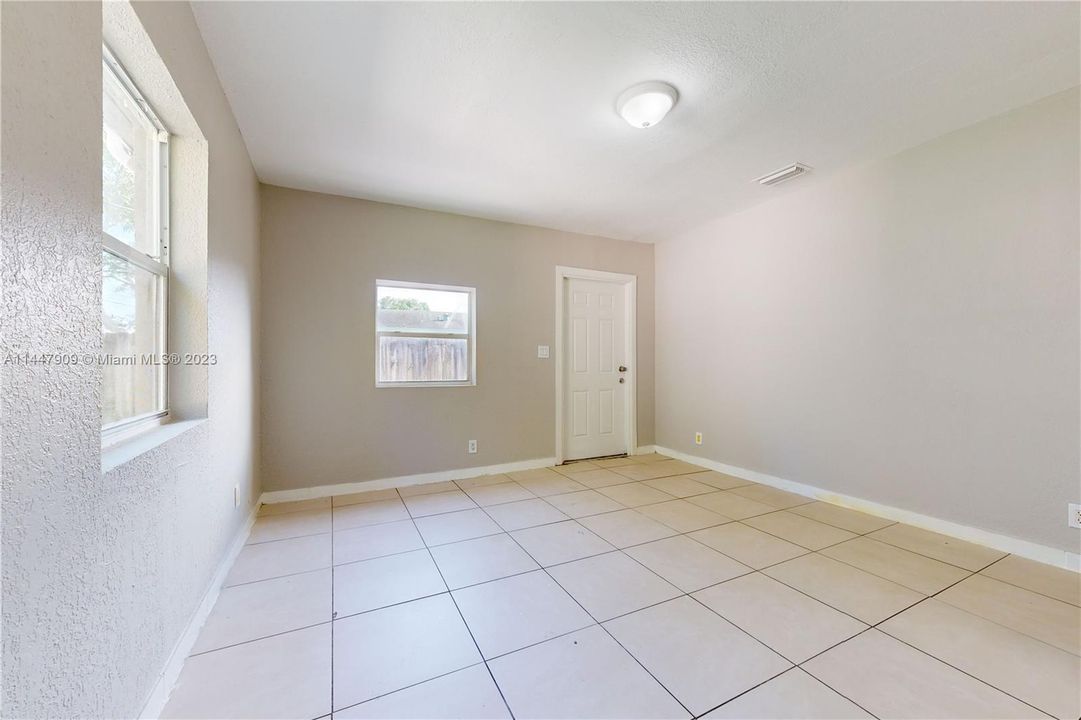 Recently Sold: $419,900 (4 beds, 2 baths, 1848 Square Feet)