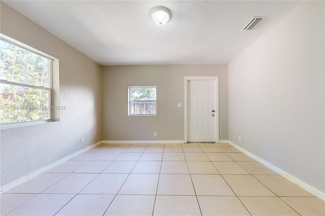 Recently Sold: $419,900 (4 beds, 2 baths, 1848 Square Feet)