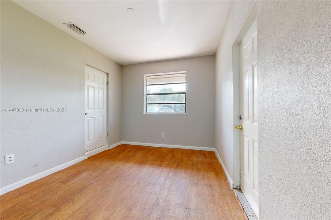 Recently Sold: $419,900 (4 beds, 2 baths, 1848 Square Feet)