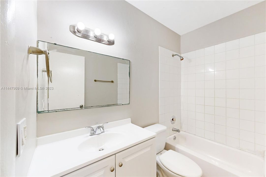 Recently Sold: $419,900 (4 beds, 2 baths, 1848 Square Feet)