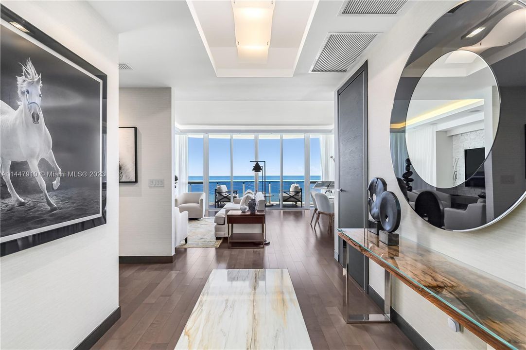 Vendido Recientemente: $2,700,000 (3 camas, 3 baños, 2928 Pies cuadrados)