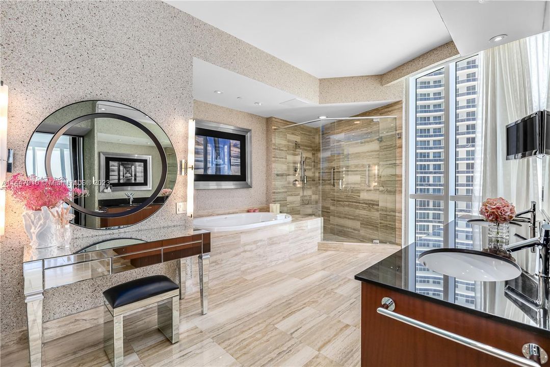 Vendido Recientemente: $2,700,000 (3 camas, 3 baños, 2928 Pies cuadrados)