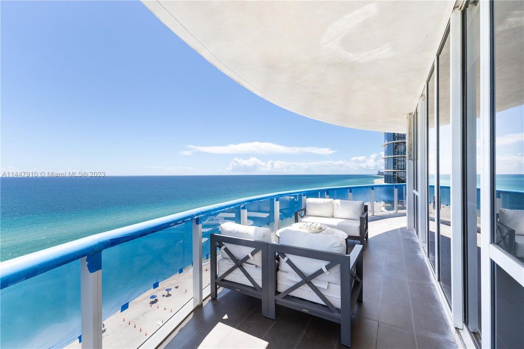 Vendido Recientemente: $2,700,000 (3 camas, 3 baños, 2928 Pies cuadrados)