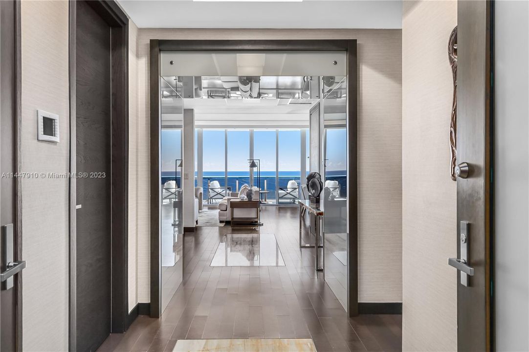 Vendido Recientemente: $2,700,000 (3 camas, 3 baños, 2928 Pies cuadrados)