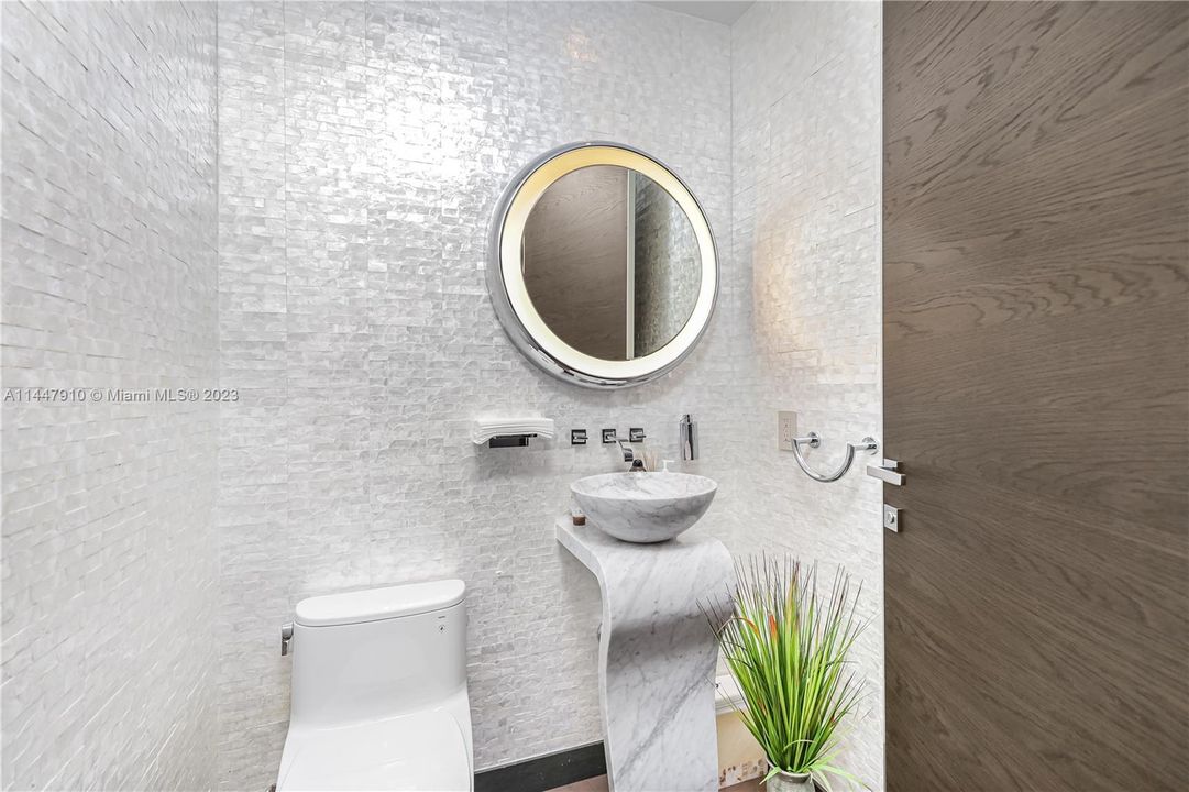 Vendido Recientemente: $2,700,000 (3 camas, 3 baños, 2928 Pies cuadrados)