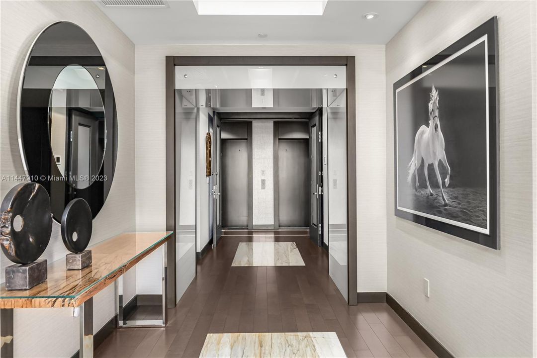 Vendido Recientemente: $2,700,000 (3 camas, 3 baños, 2928 Pies cuadrados)