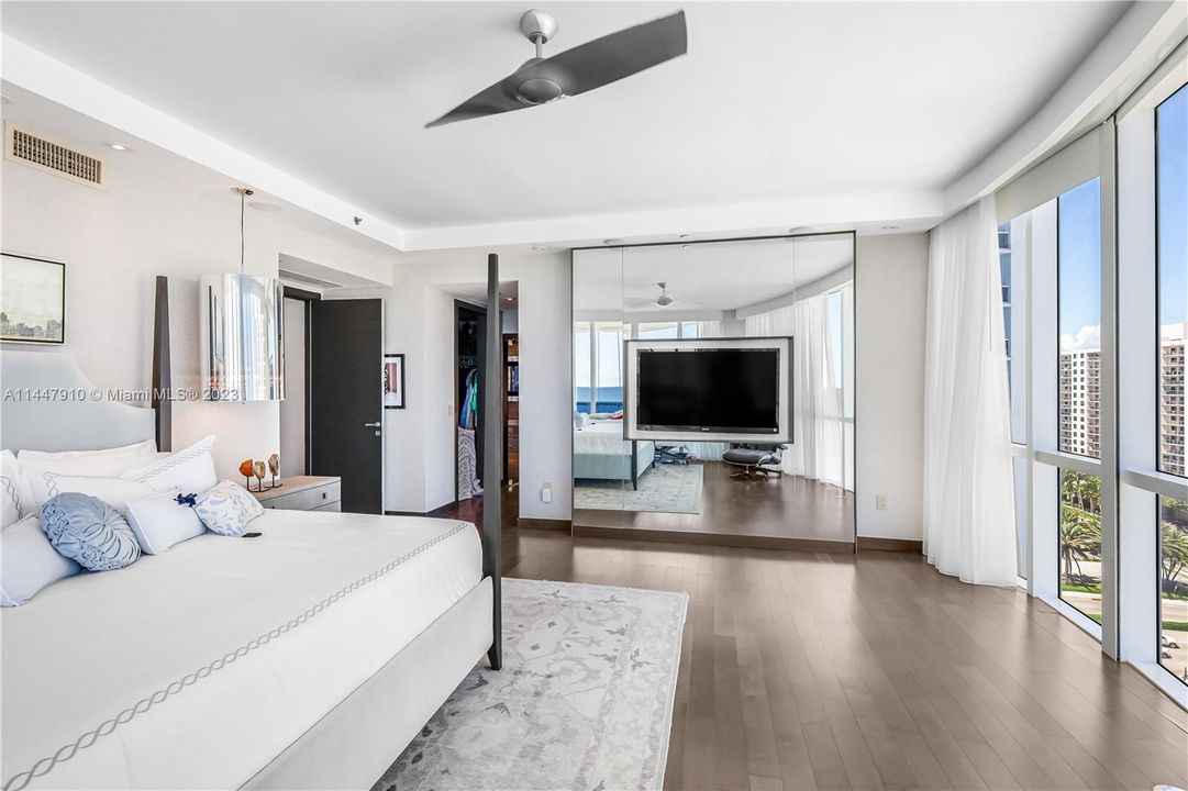 Vendido Recientemente: $2,700,000 (3 camas, 3 baños, 2928 Pies cuadrados)