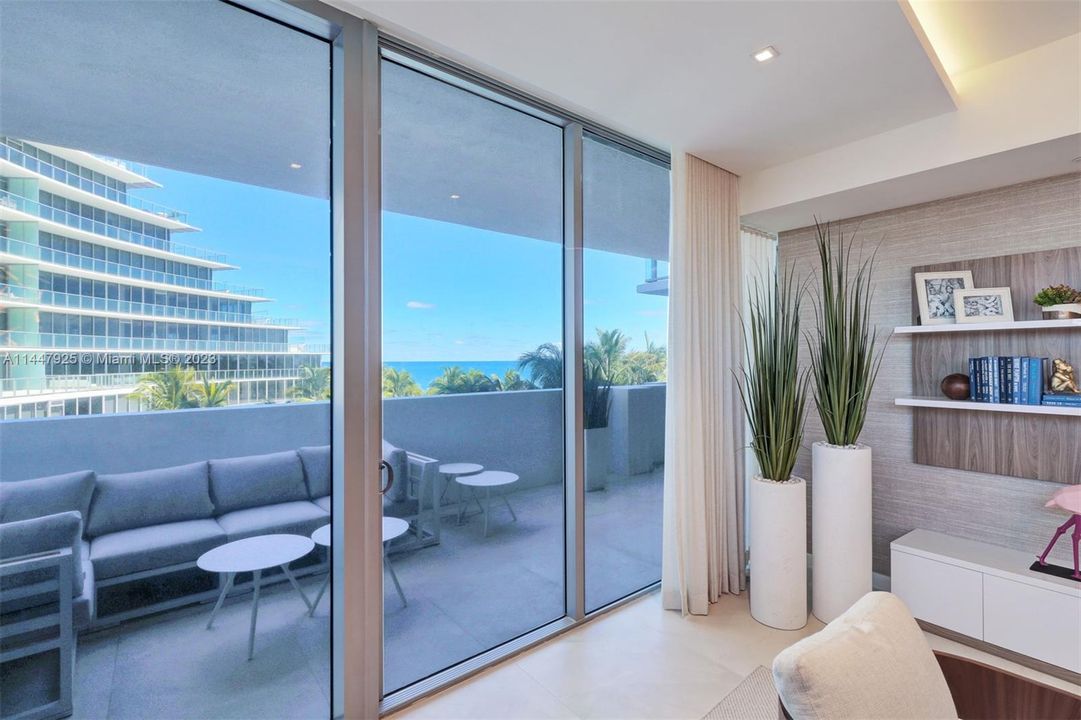 Recently Sold: $3,050,000 (3 beds, 3 baths, 2776 Square Feet)