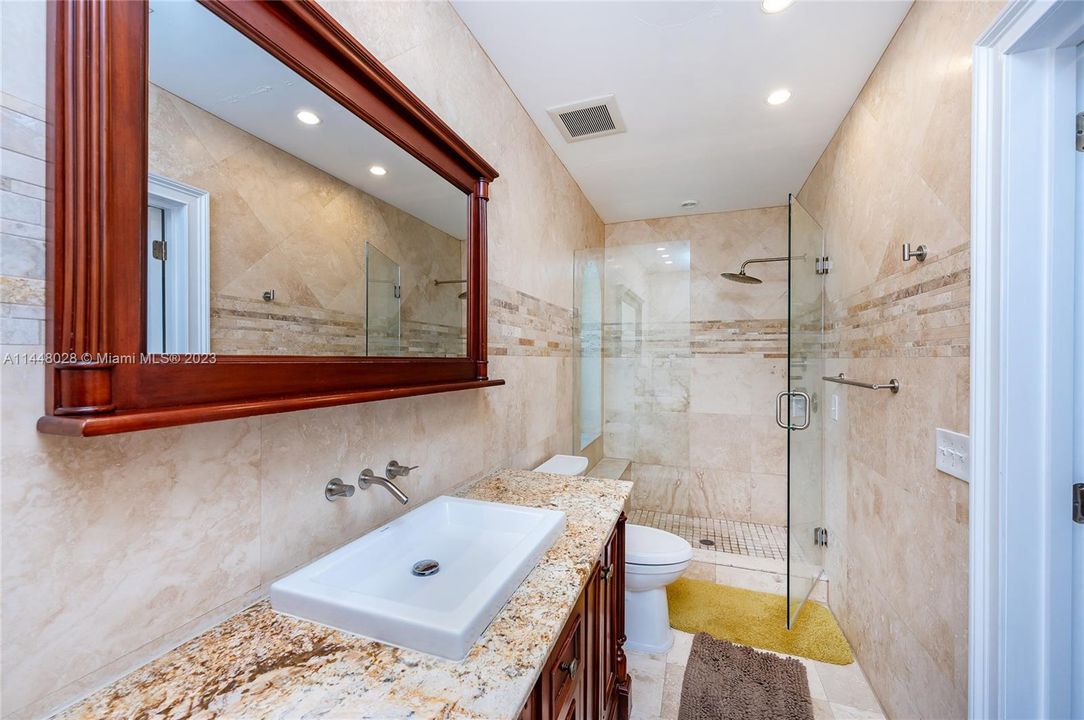 Недавно продано: $2,150,000 (4 спален, 3 ванн, 3571 Квадратных фут)