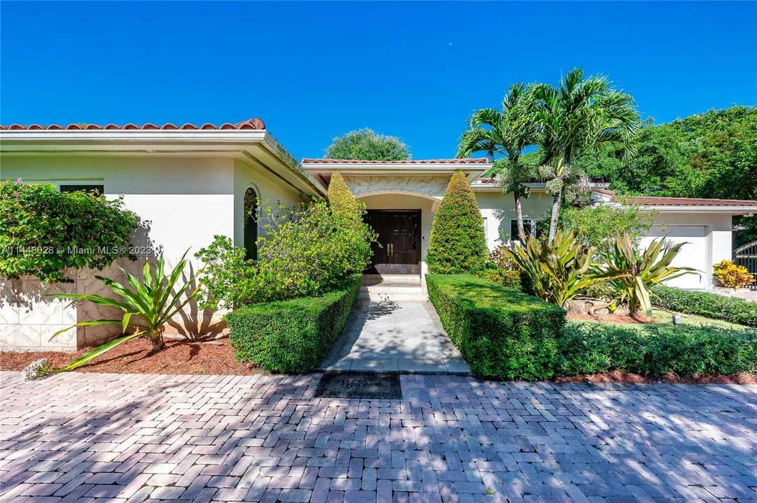 Недавно продано: $2,150,000 (4 спален, 3 ванн, 3571 Квадратных фут)