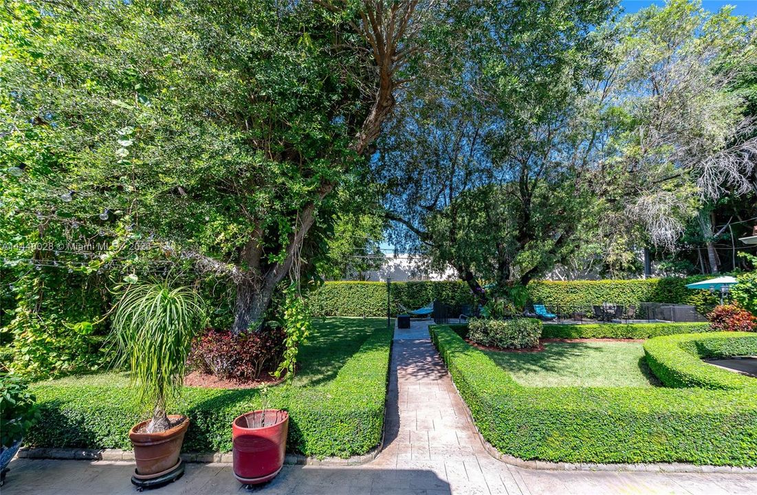 Недавно продано: $2,150,000 (4 спален, 3 ванн, 3571 Квадратных фут)