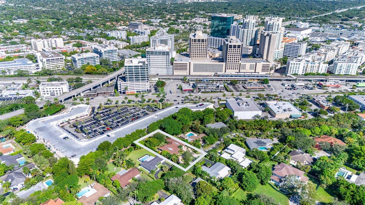 Недавно продано: $2,150,000 (4 спален, 3 ванн, 3571 Квадратных фут)