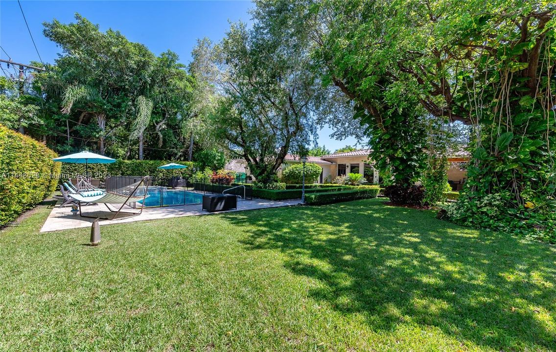 Недавно продано: $2,150,000 (4 спален, 3 ванн, 3571 Квадратных фут)