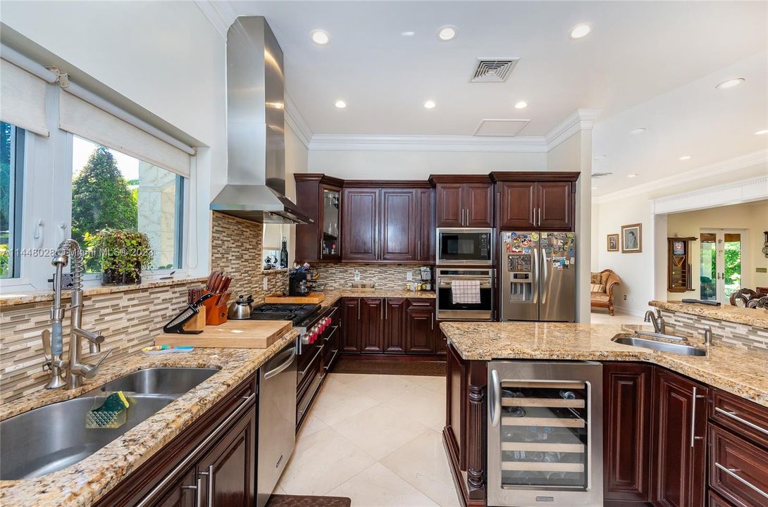 Недавно продано: $2,150,000 (4 спален, 3 ванн, 3571 Квадратных фут)