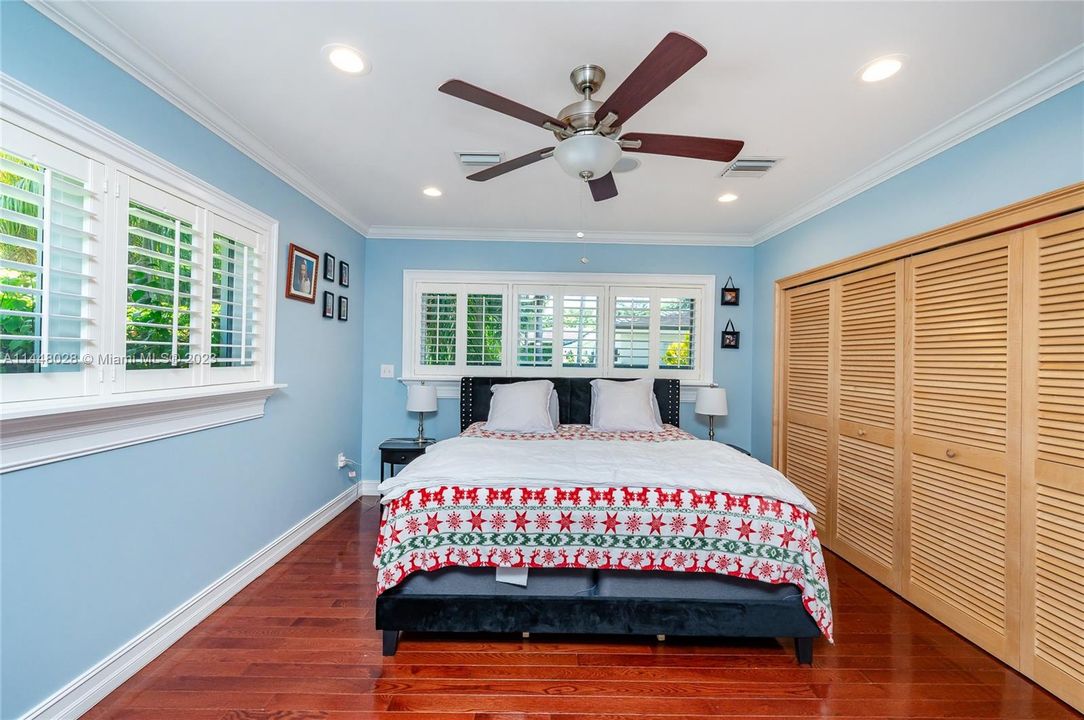 Недавно продано: $2,150,000 (4 спален, 3 ванн, 3571 Квадратных фут)