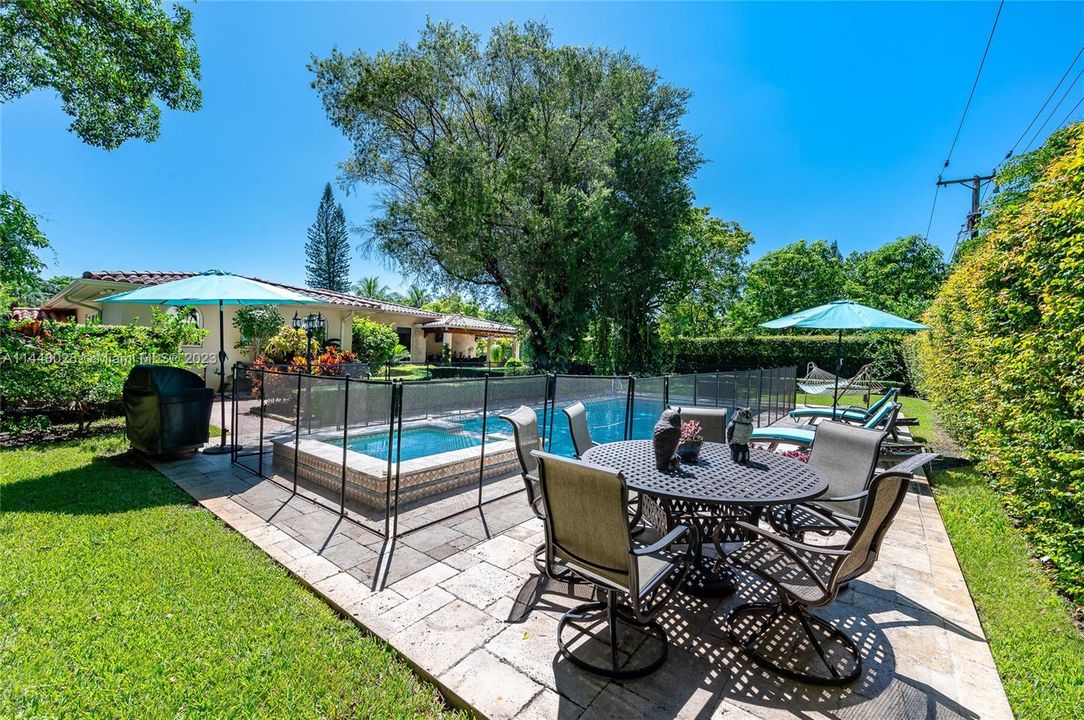 Недавно продано: $2,150,000 (4 спален, 3 ванн, 3571 Квадратных фут)