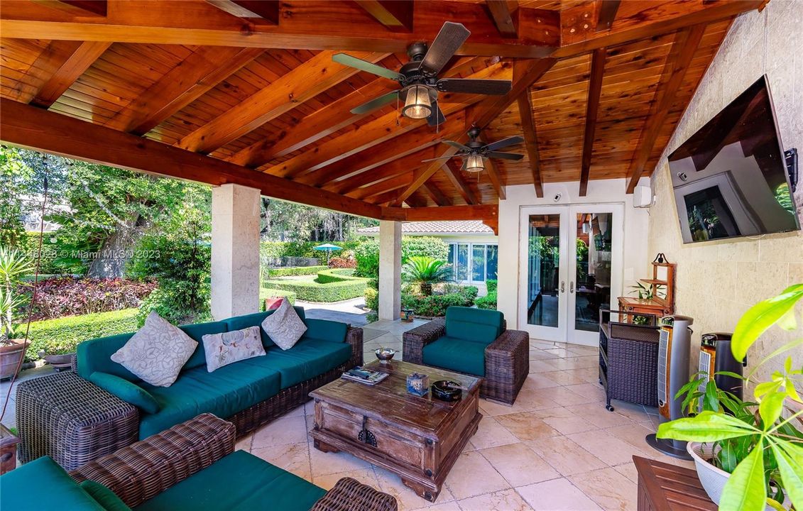 Недавно продано: $2,150,000 (4 спален, 3 ванн, 3571 Квадратных фут)