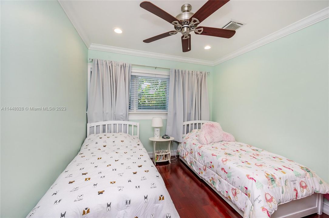 Недавно продано: $2,150,000 (4 спален, 3 ванн, 3571 Квадратных фут)