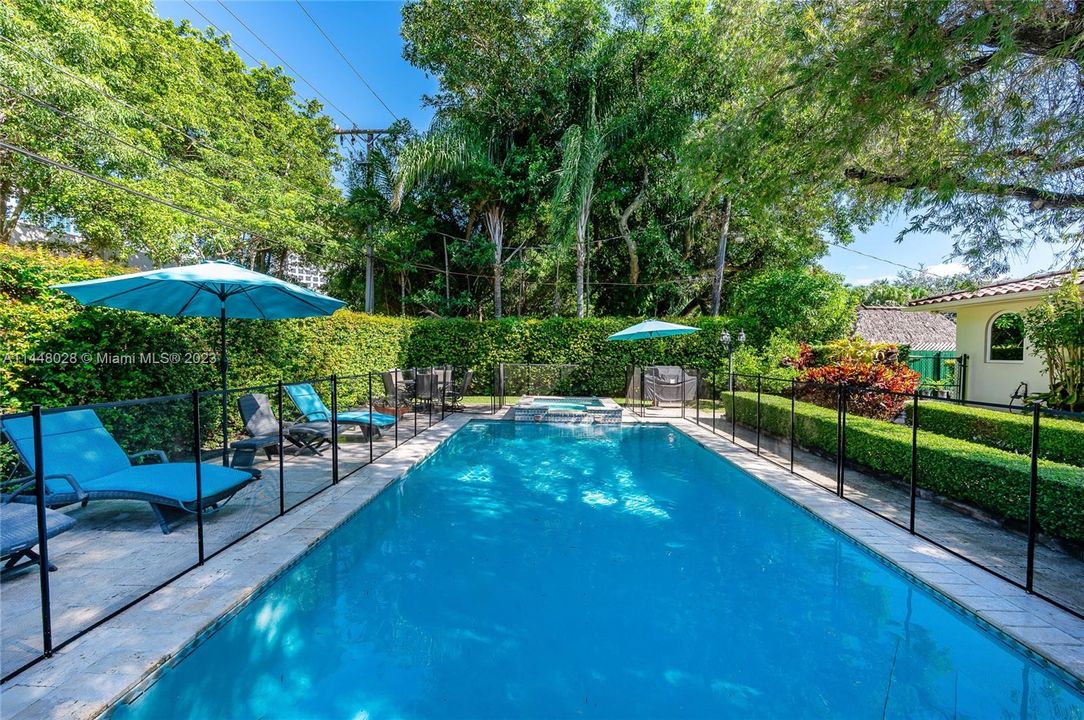 Недавно продано: $2,150,000 (4 спален, 3 ванн, 3571 Квадратных фут)