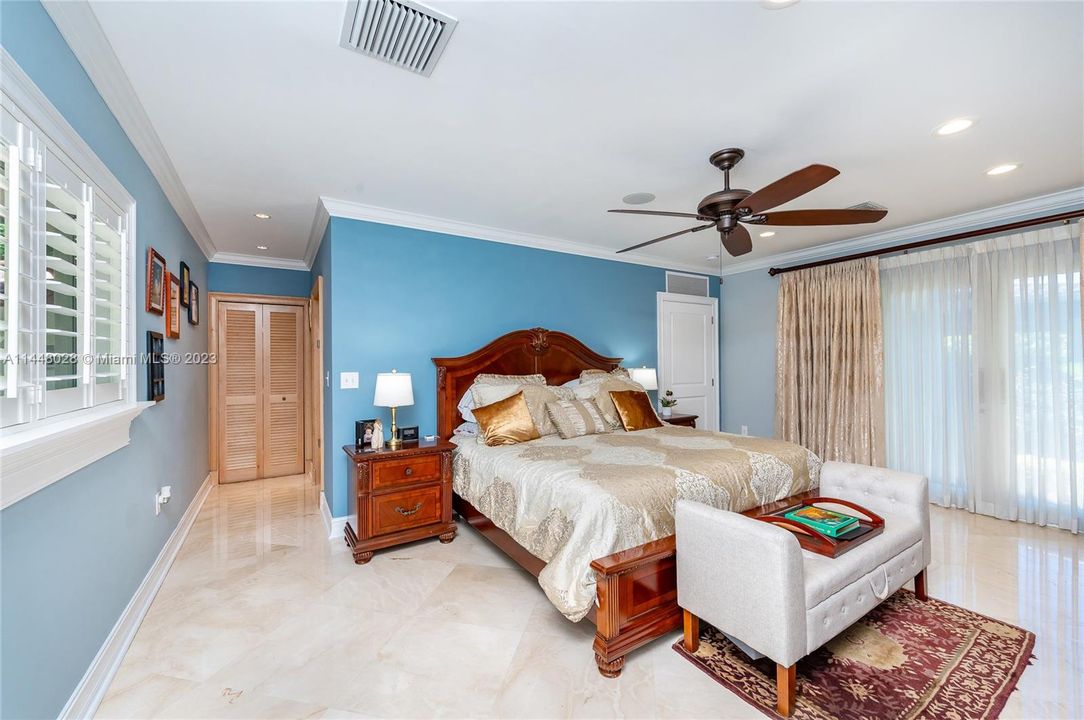 Недавно продано: $2,150,000 (4 спален, 3 ванн, 3571 Квадратных фут)