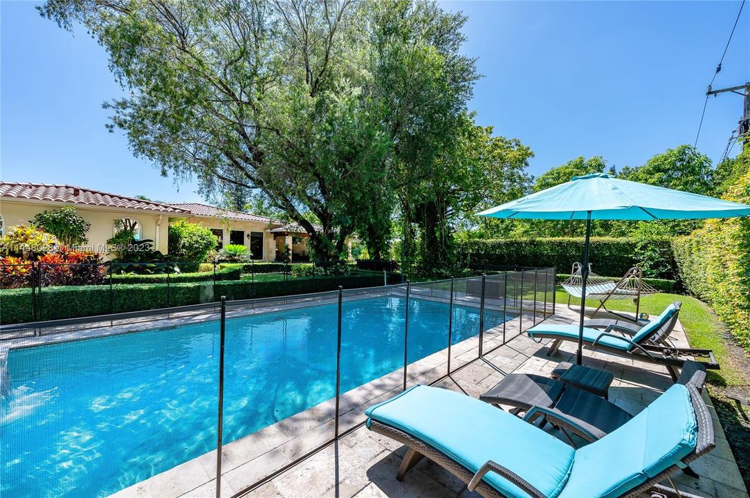 Недавно продано: $2,150,000 (4 спален, 3 ванн, 3571 Квадратных фут)