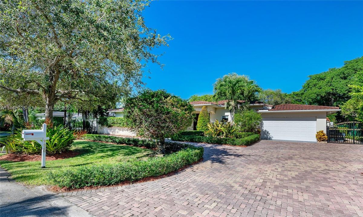 Недавно продано: $2,150,000 (4 спален, 3 ванн, 3571 Квадратных фут)