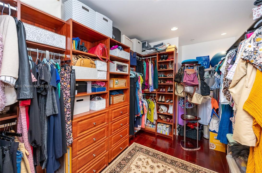 Недавно продано: $2,150,000 (4 спален, 3 ванн, 3571 Квадратных фут)