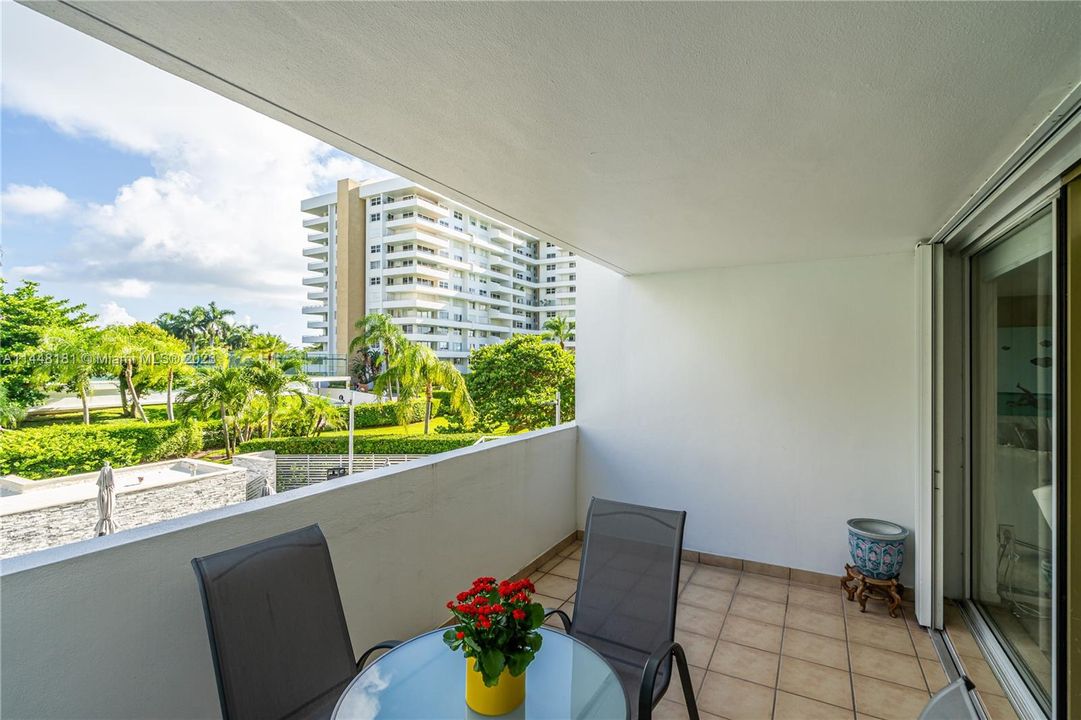 Recently Sold: $910,000 (2 beds, 2 baths, 1260 Square Feet)
