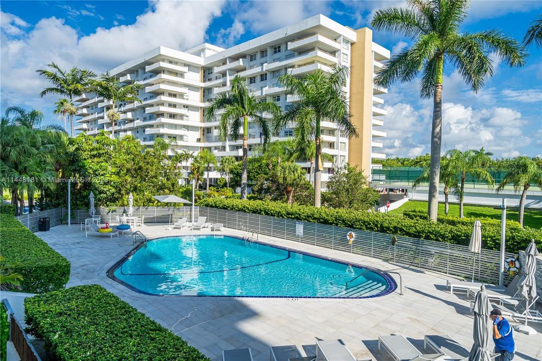 Recently Sold: $910,000 (2 beds, 2 baths, 1260 Square Feet)