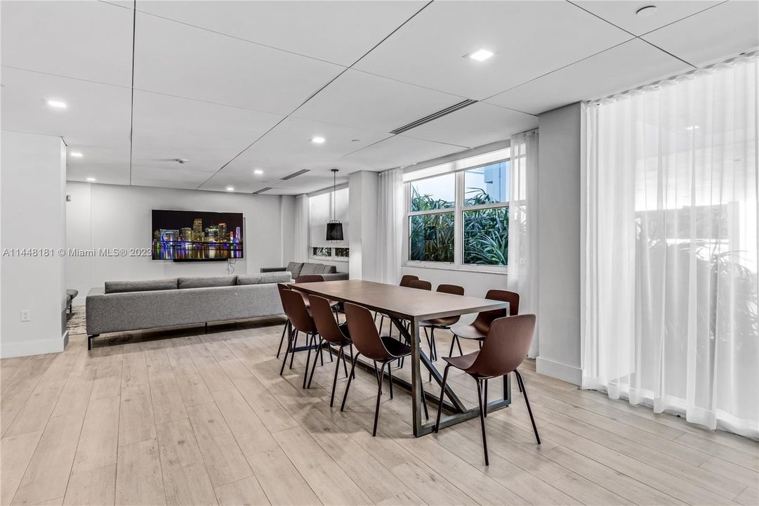 Recently Sold: $910,000 (2 beds, 2 baths, 1260 Square Feet)