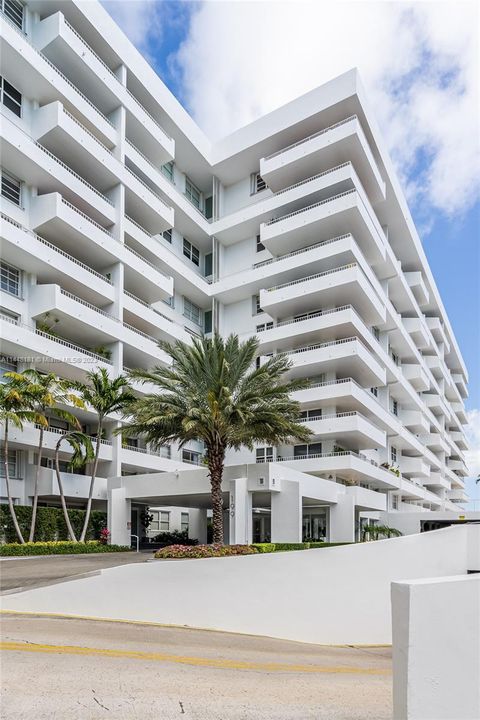Recently Sold: $910,000 (2 beds, 2 baths, 1260 Square Feet)