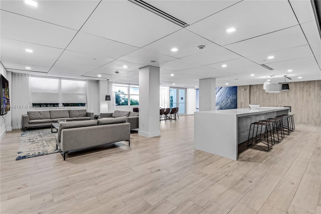 Recently Sold: $910,000 (2 beds, 2 baths, 1260 Square Feet)